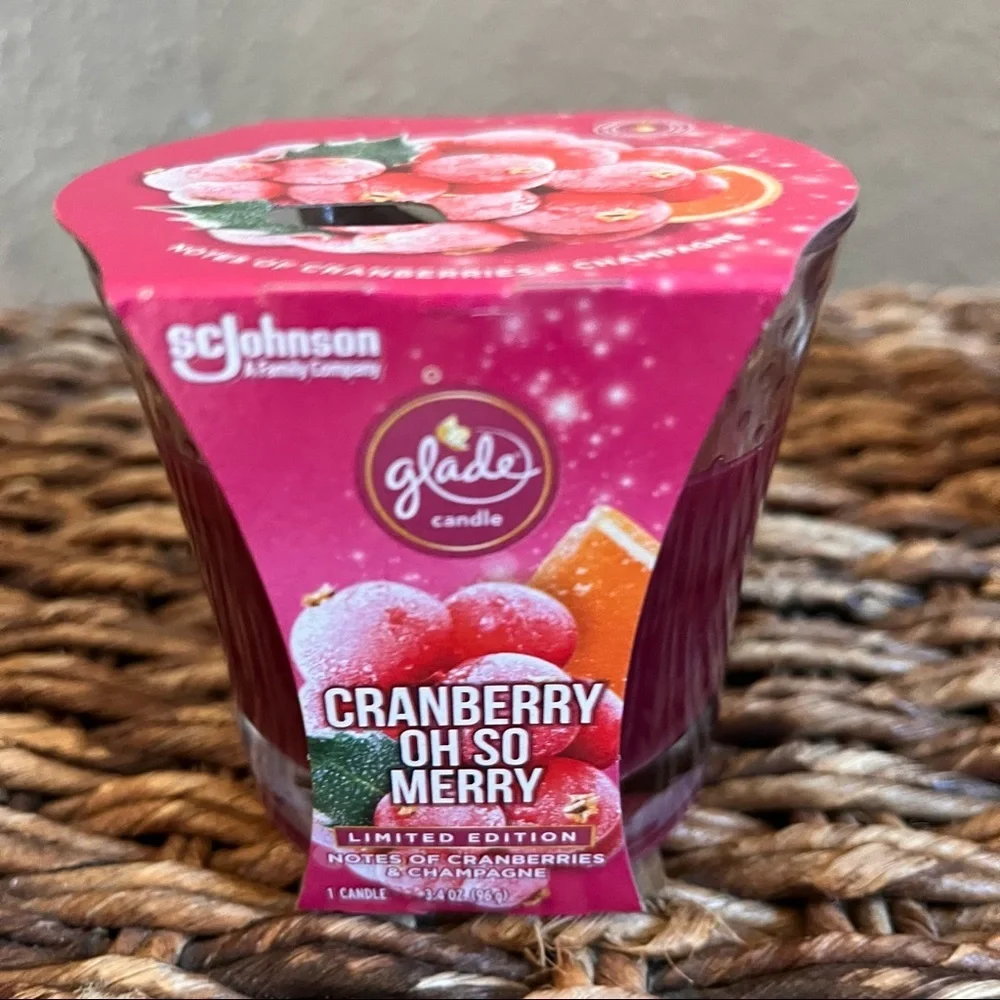 2 brand new in packaging glade “cranberry oh so merry” limited edition - Picture 2 of 5